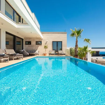 וילה Maxime With Heated Pool *