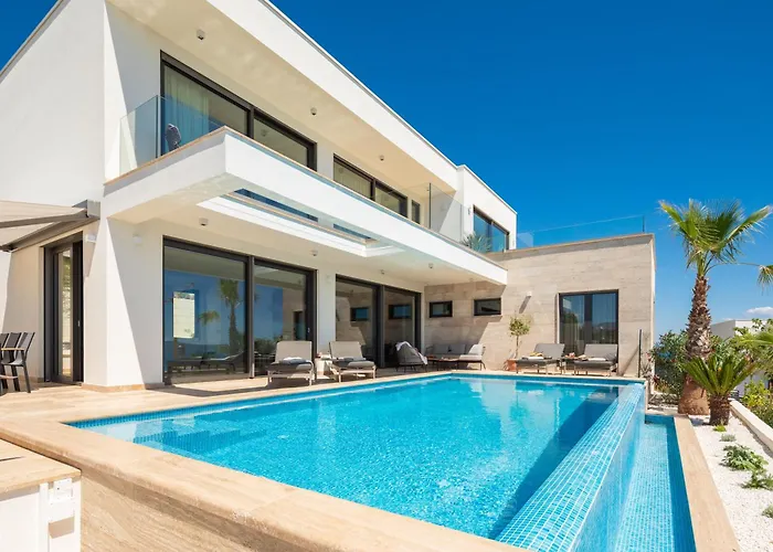 Maxime With Heated Pool טרוגיר