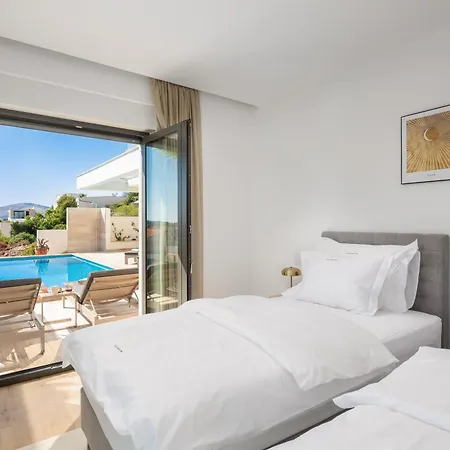 Villa Maxime With Heated Pool Trogir