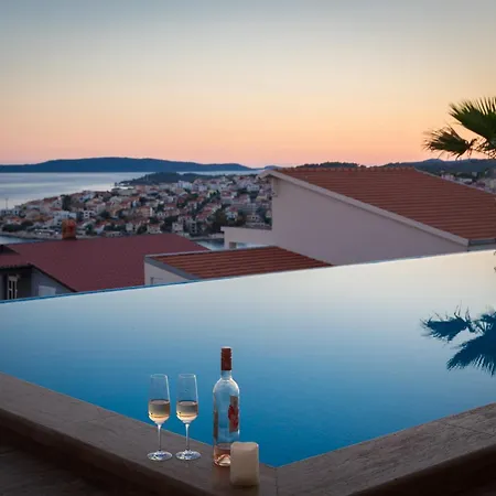 Villa Maxime With Heated Pool