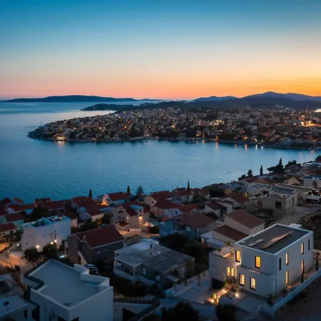 Maxime With Heated Pool Villa *