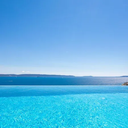 Maxime With Heated Pool Βίλα Τρογκίρ