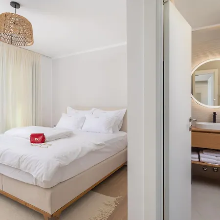 Maxime With Heated Pool