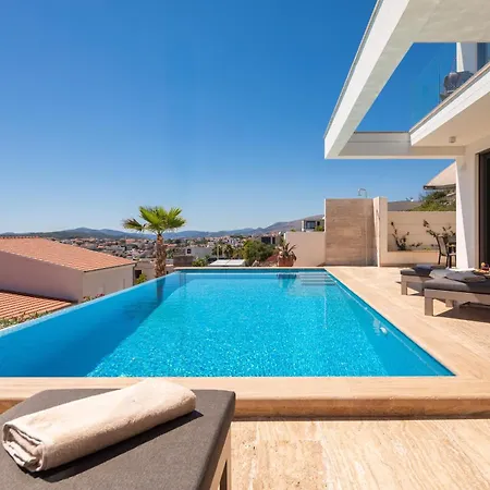 Maxime With Heated Pool *