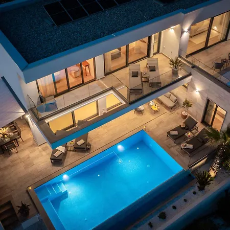 Maxime With Heated Pool Villa