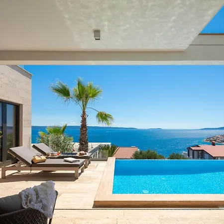 Βίλα Maxime With Heated Pool