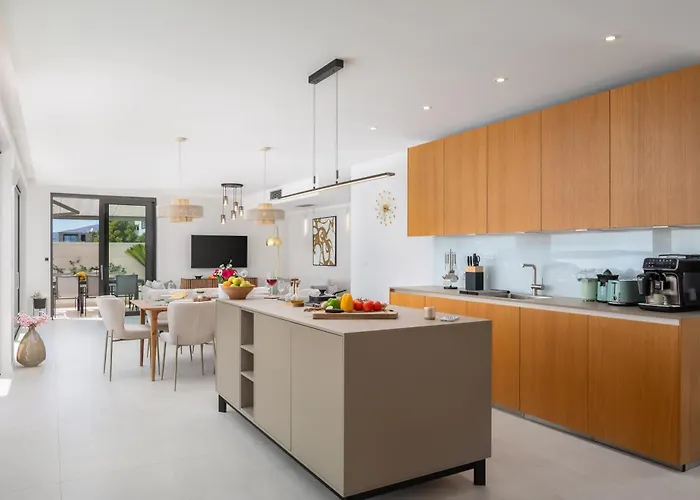 Maxime With Heated Pool 빌라 *