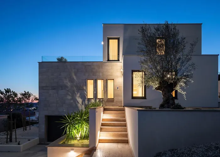 Maxime With Heated Pool 빌라 트로기르