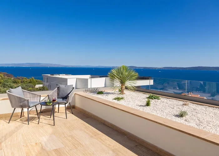 Maxime With Heated Pool 트로기르