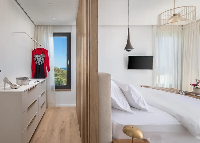 Maxime With Heated Pool 빌라