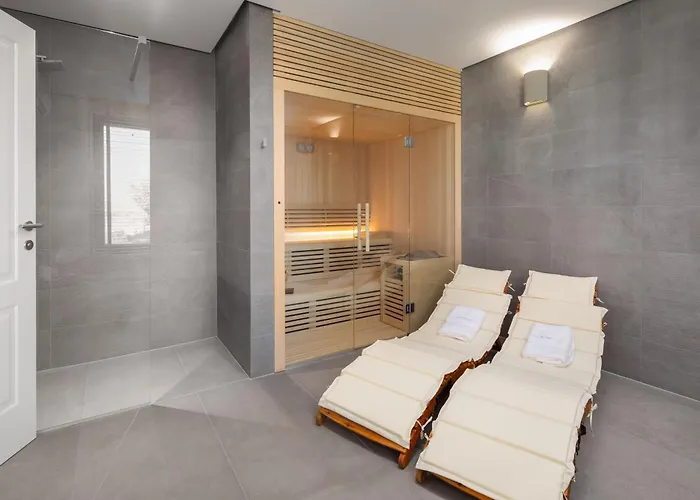 Maxime With Heated Pool * 트로기르