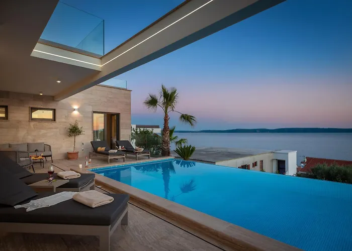 Maxime With Heated Pool 빌라 트로기르