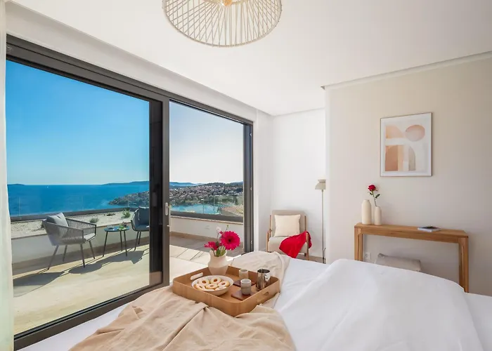 Maxime With Heated Pool 빌라