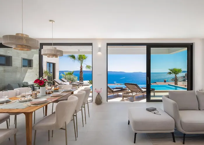 Maxime With Heated Pool 빌라