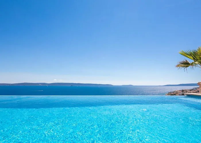 Maxime With Heated Pool 빌라 트로기르