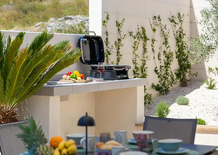 Maxime With Heated Pool 빌라 *