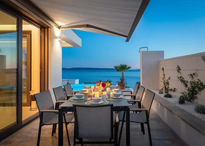 Maxime With Heated Pool 빌라