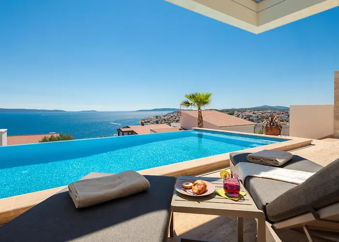 Maxime With Heated Pool 빌라 트로기르